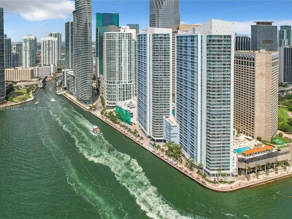 325 Biscayne Blvd, Miami, FL