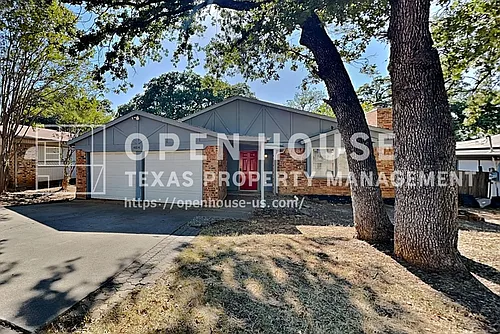4814 Crest Dr Photo 1
