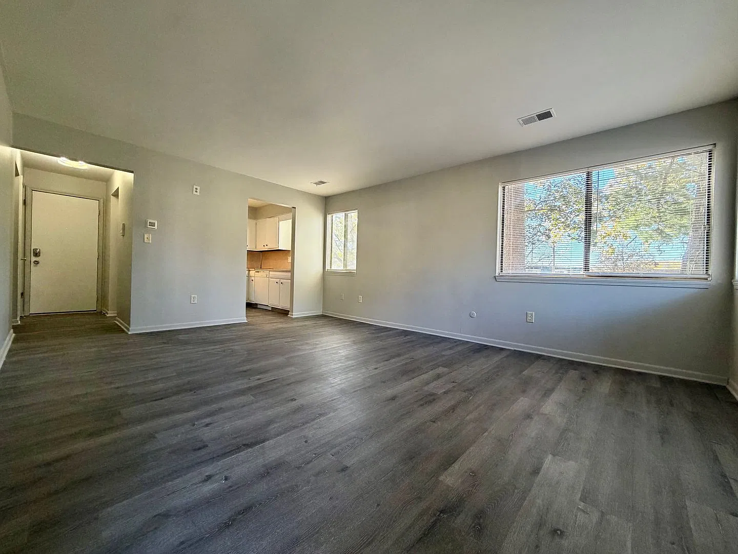 1 bed, 1.0 bath, $1,095 — Photo 4