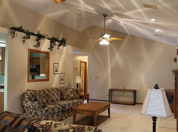 4th image of 710 Bur Oak Ct W