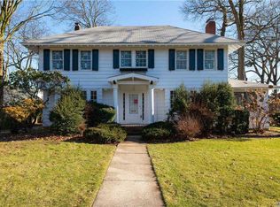 36 Jefferson Ave, Roslyn Heights, NY 11577