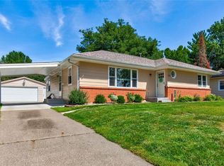 7305 Beechwood Dr, Urbandale, IA 50322