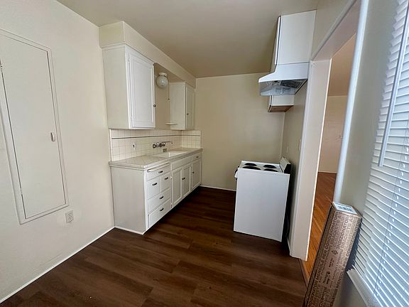 4th image of 853 E Hedges Ave #853
