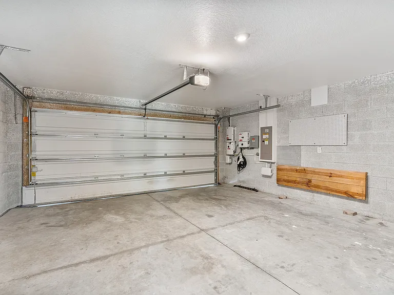 1463 Swan Ct — Photo 30
