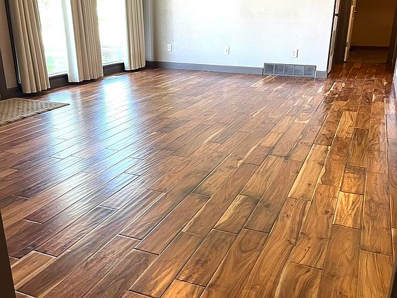 4th image of 3015 Meadowlark Ln