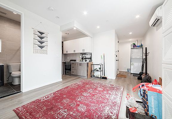 4th image of 977 E 34th St #4A