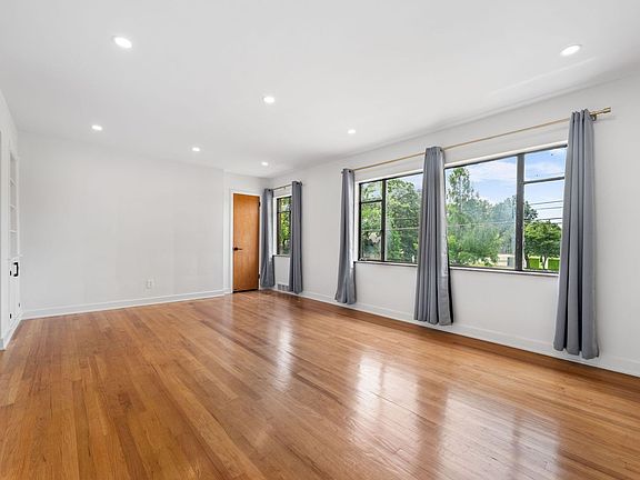 4th image of 20262 Hilliard Blvd #2B-1BA-1240SQFT