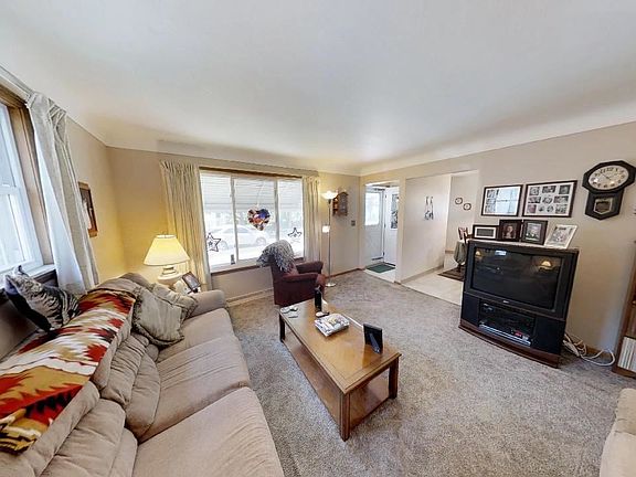 5th image of 708 Sibley St