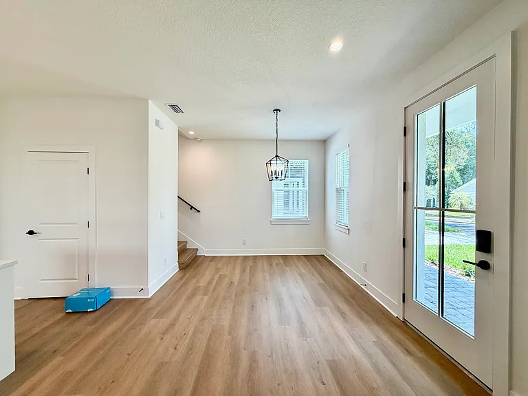 1219 E Esther St — Photo 7