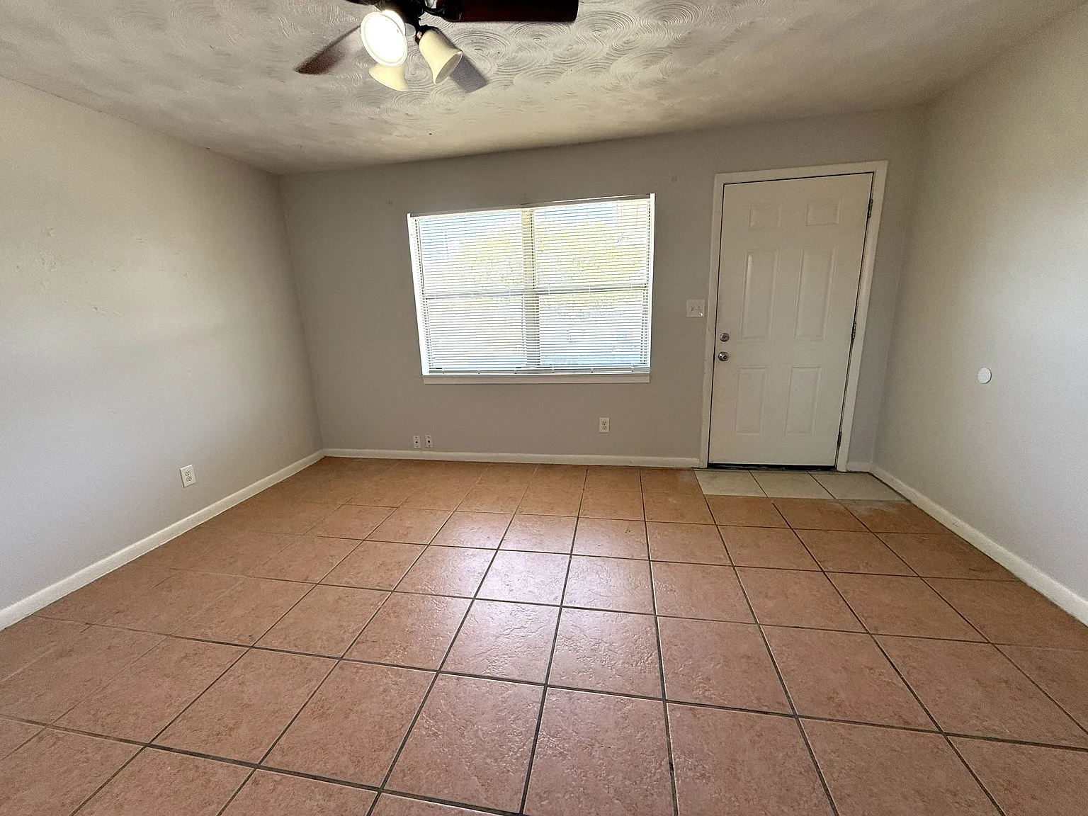 2 bed, 700 sqft, $1,100 — Photo 4