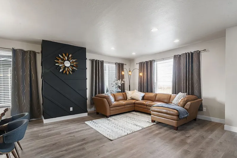 Fully Furnished 3 bedroom townhome — Photo 3