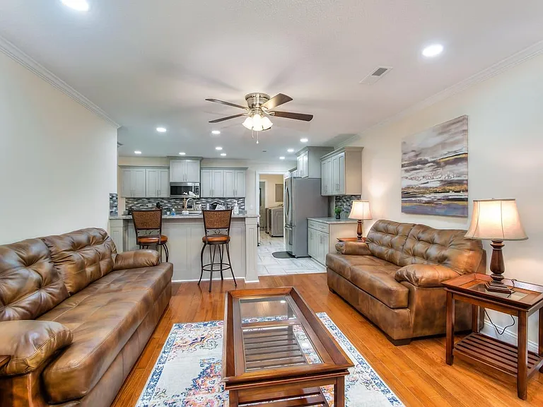 15 Pembroke Ct — Photo 5