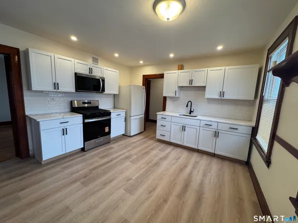 120 Burritt Ave, Stratford, CT 06615