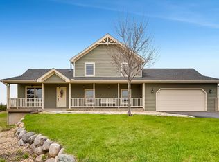 910 Florence Ln, Hudson, WI 54016