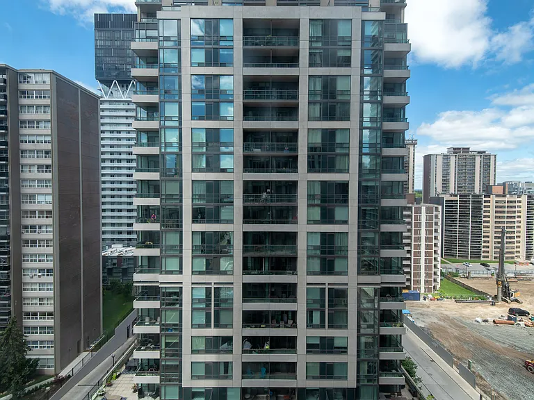 200 Redpath Ave — Photo 95