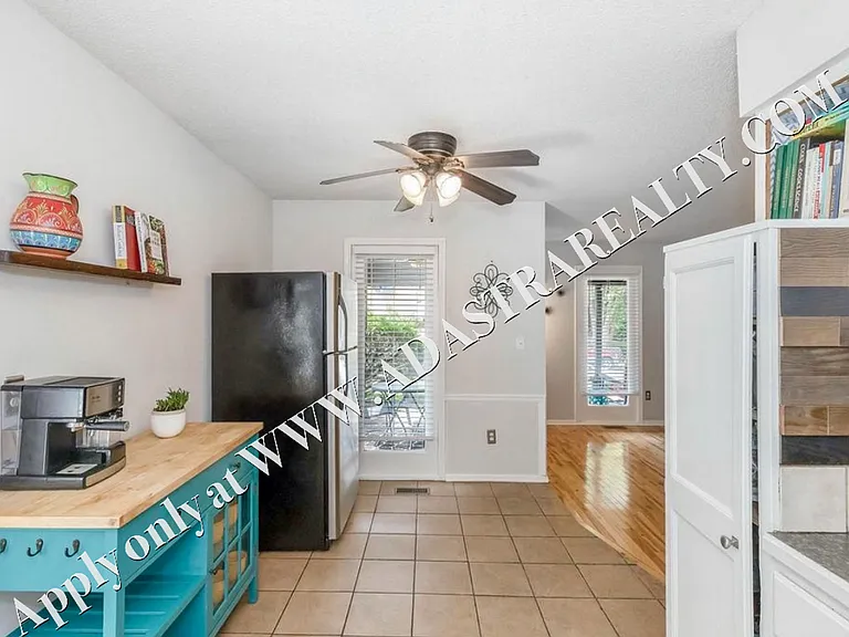 2715 Holmes St — Photo 10