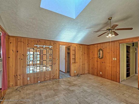 4th image of 4874 Burt Ave