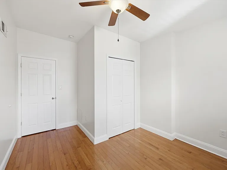 2653 S 6th St — Photo 22