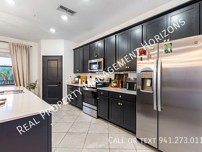 5623 N Honore Ave #322 — Photo 8