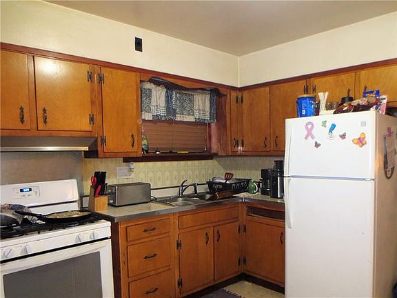 4th image of 1603 Abraham St