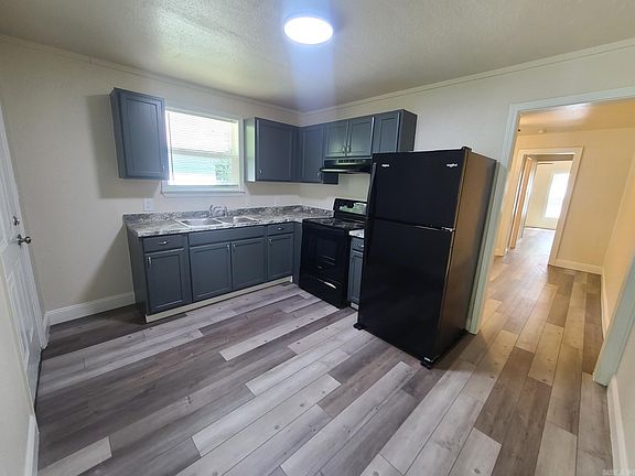 2nd image of 303-305 Short St