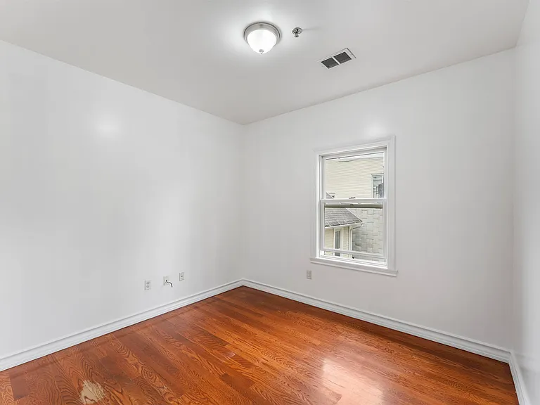 239 Baldwin Ave #3 — Photo 4