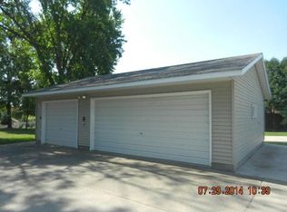 466 Bluff St NE, Hutchinson, MN 55350