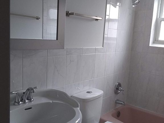 3rd image of 9448 Maple Dr #1N