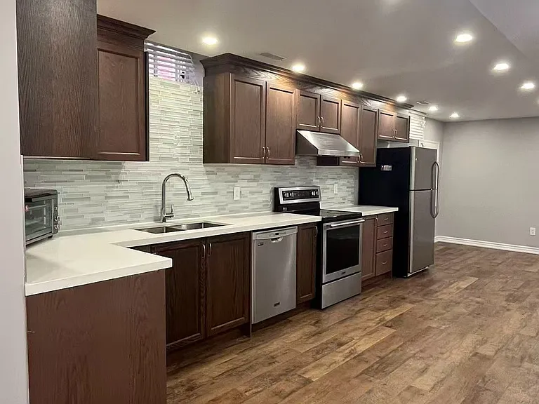 391 Peter Rupert Ave #BASEMENT — Photo 2