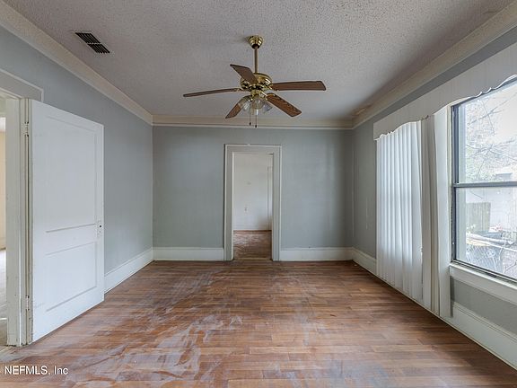 5th image of 524 W 28TH Street