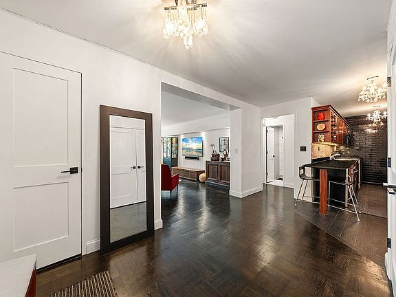 5th image of 310 Lexington Ave APT 2J