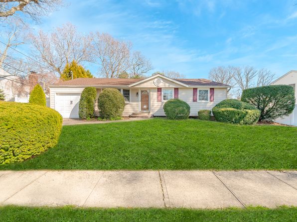 32 Seaman Neck Rd