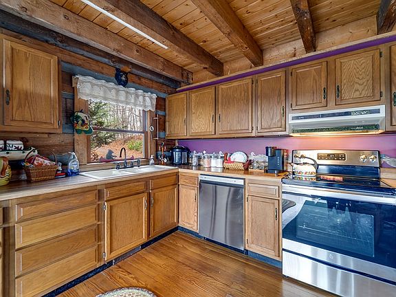 3rd image of 581 Mountain Laurel Dr