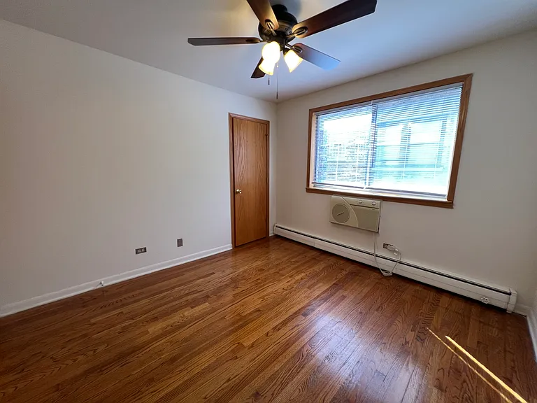 417 W Roscoe St — Photo 26