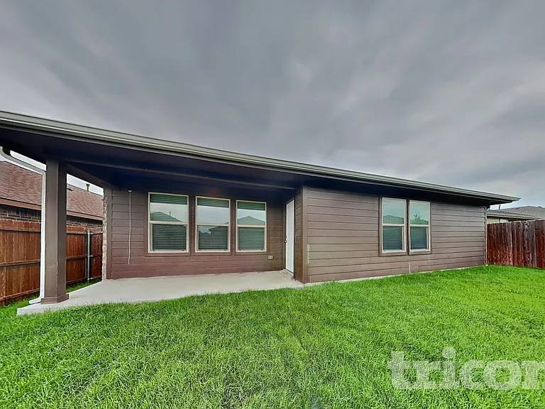 2305 Denmark Ln — Photo 15