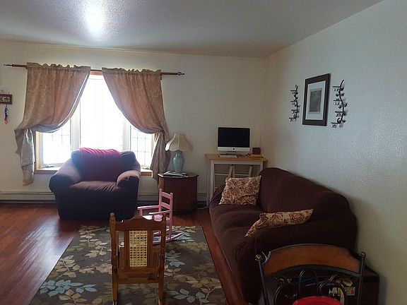 5th image of 1036 Evergreen St