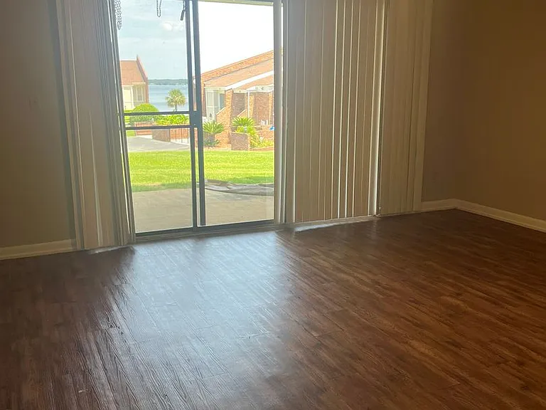 14 Low Hill Ln — Photo 3