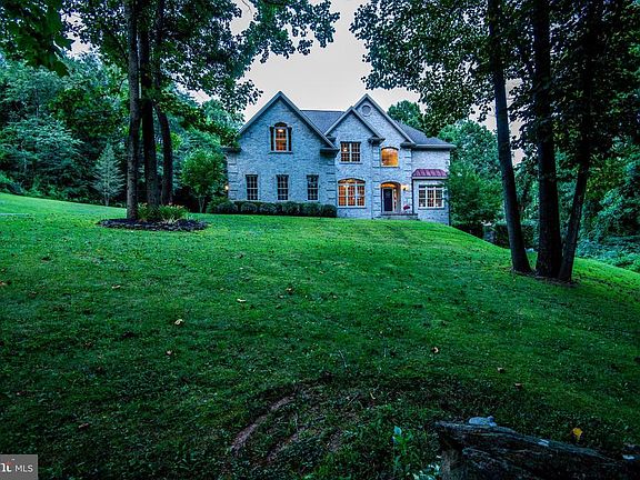 4th image of 10 Glencarron Ct