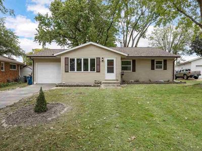 1244 Circle Dr, De Witt, IA, 52742