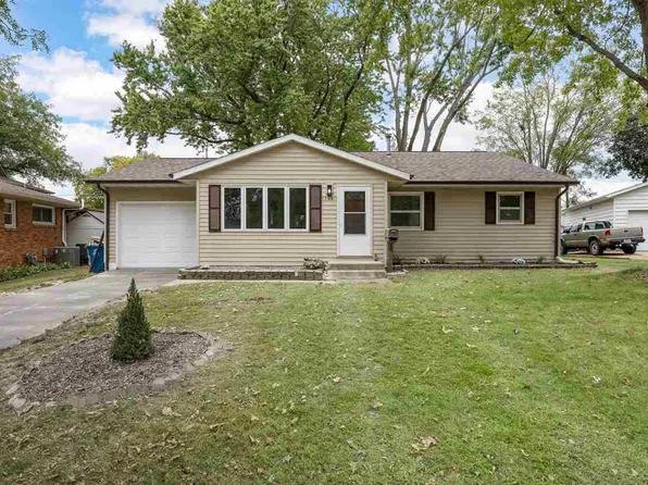 1244 Circle Dr, De Witt, IA 52742