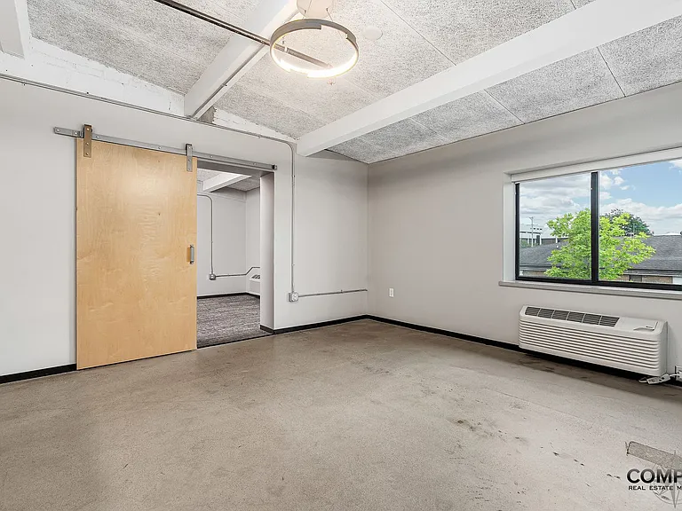 The Howard Apartments — Photo 42