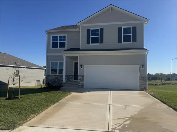 102 Lake Meadows Dr, Smithville, MO 64089