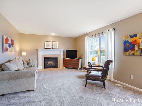 2nd image of 6536 Avalon Dr SE