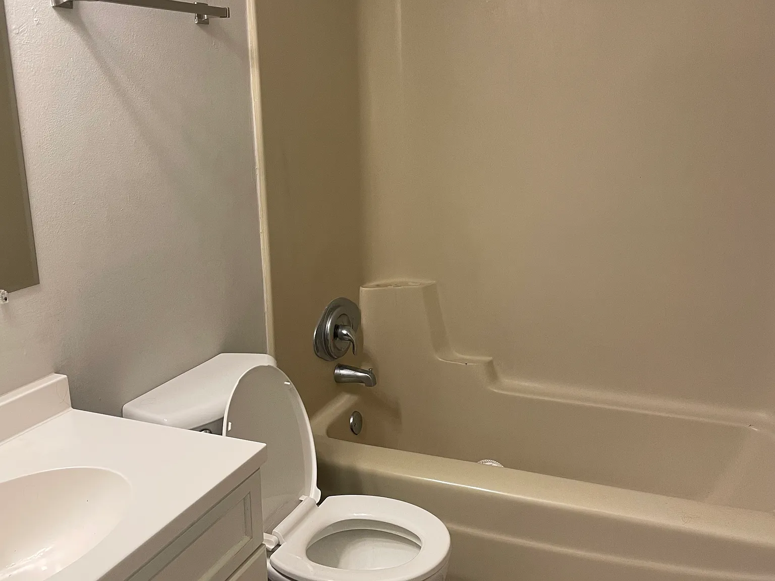 2 bed, 900 sqft, $1,400 — Photo 2