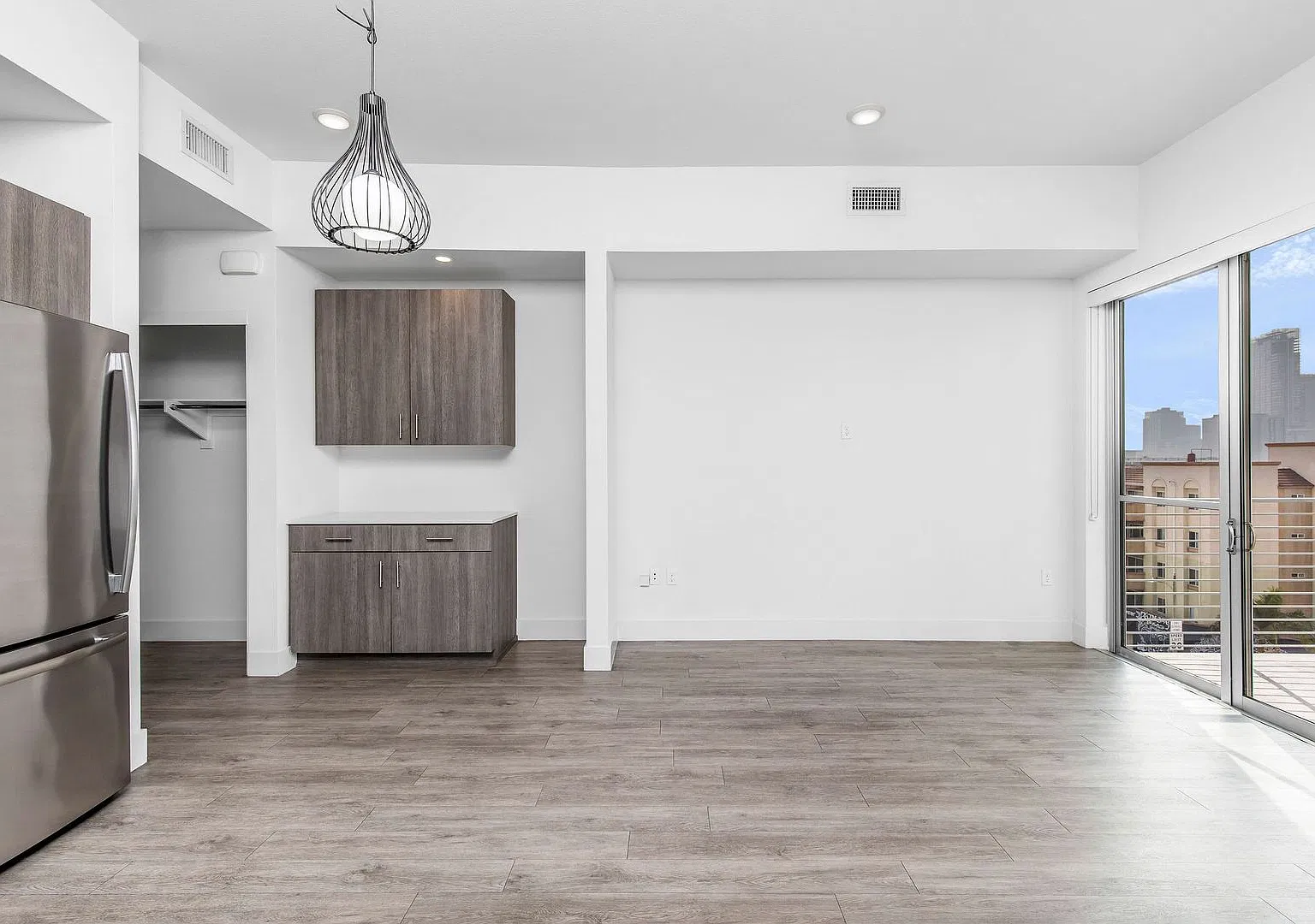 1 bed, 659 sqft, $2,245 — Photo 2