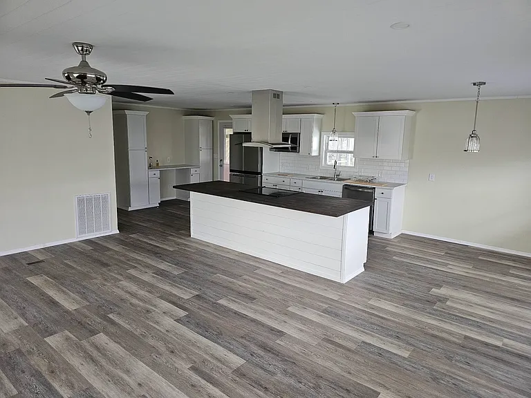 214 N Utrecht St — Photo 3