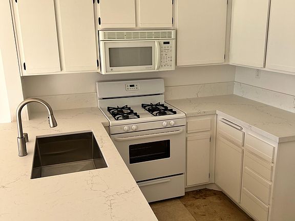 3rd image of 1517 Armacost Ave APT 204