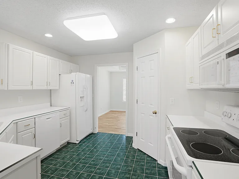 3604 Chatham Dr — Photo 26