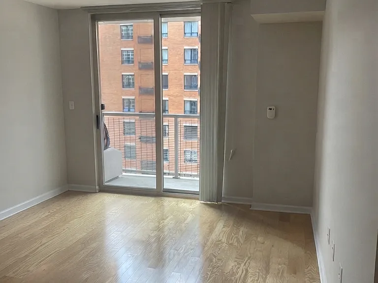 1000 New Jersey Ave SE #827 — Photo 1