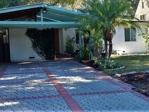 2nd image of 3272 N Mount Curve Ave